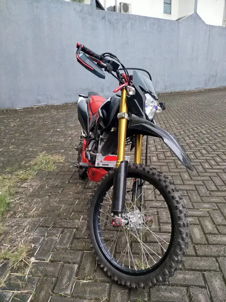 CRF 150 thn 2023 taat pajak mesin spt baru ban tebal semua