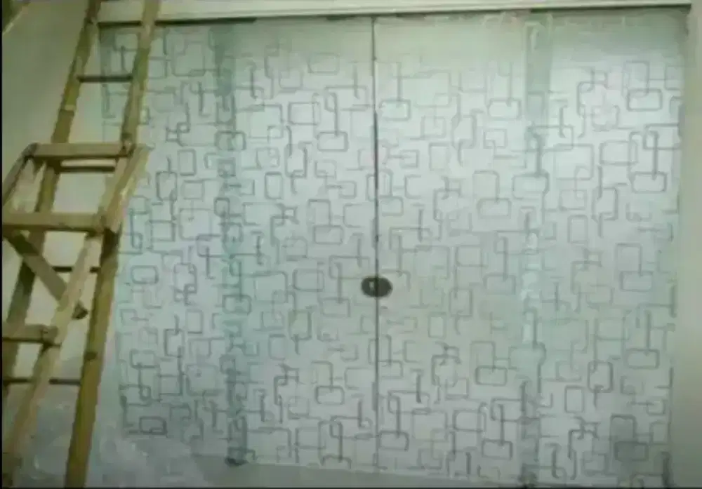 Ini banyak stiker kaca yg bercorak motif ada stiker sanblas kaca film