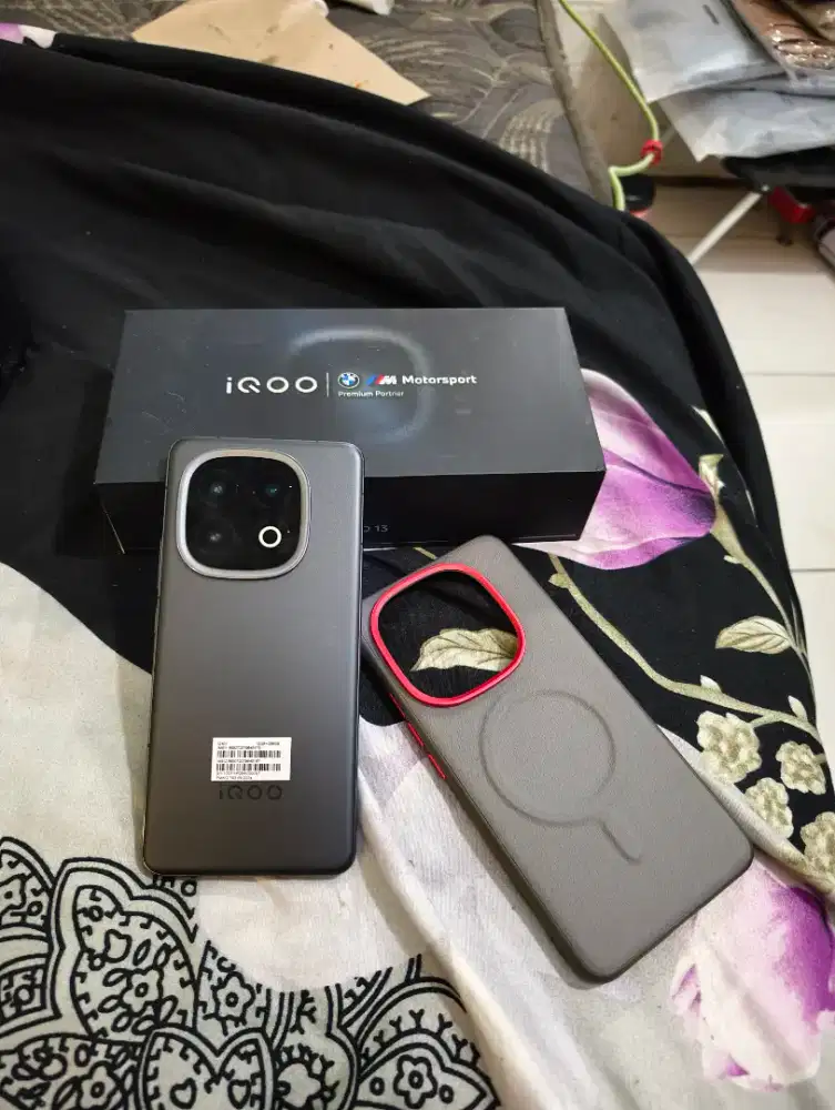 Iqoo 13 Likenew  (12+12/256)