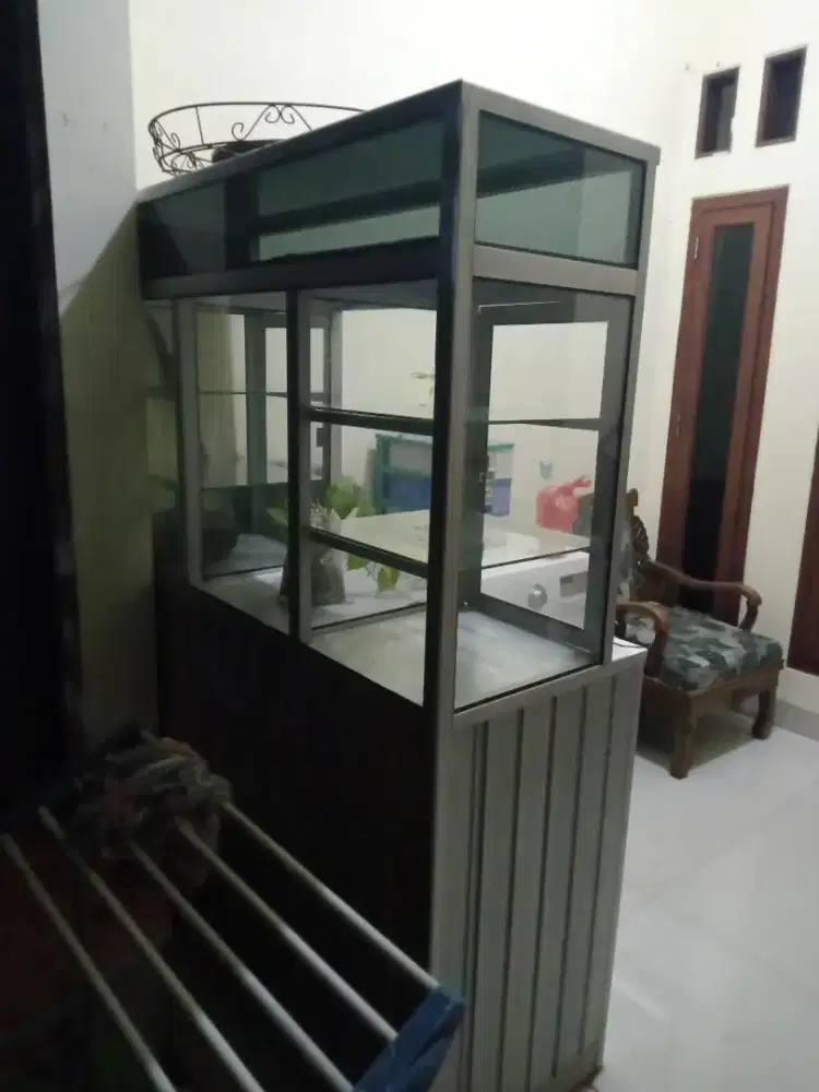 Lemari Etalase Jualan