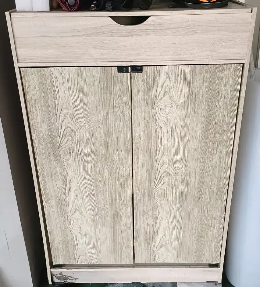 RAK SEPATU LIMA BARIS