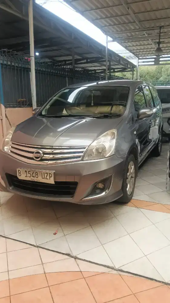 Dijual Grand Livina 2013 tangan pertama