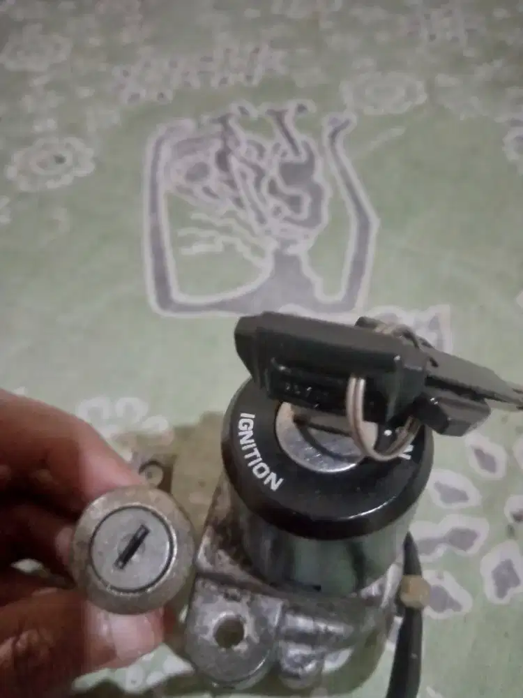 Kunci kontak motor Suzuki fu