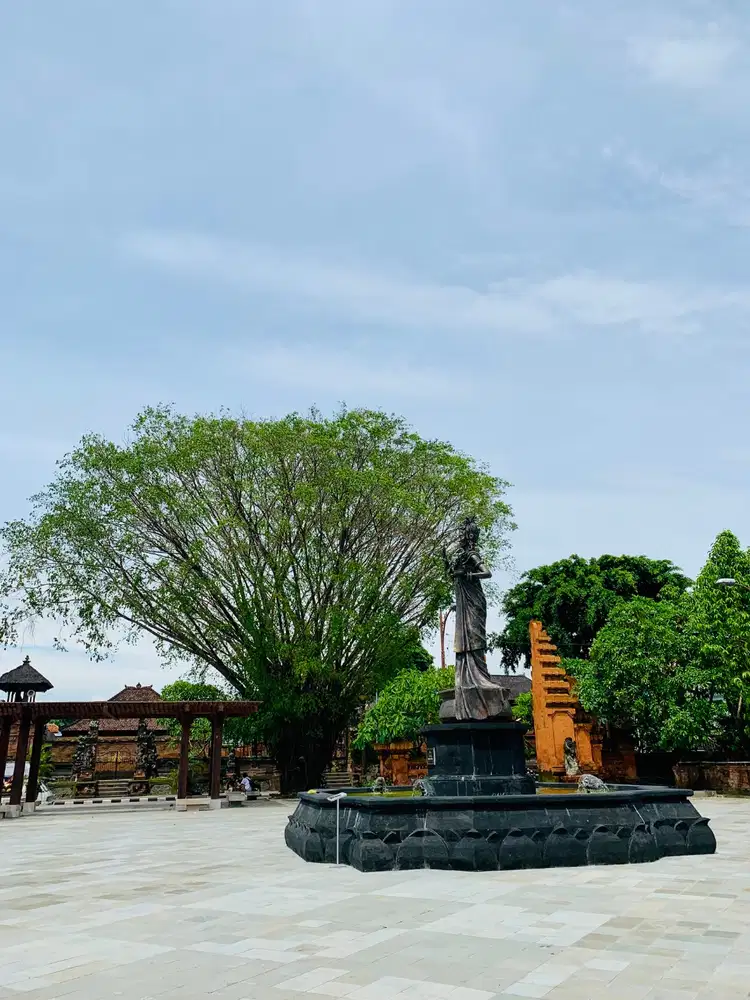 Perabot rumah tangga (bekas/pemakaian sendiri). Bonus: pecah belah