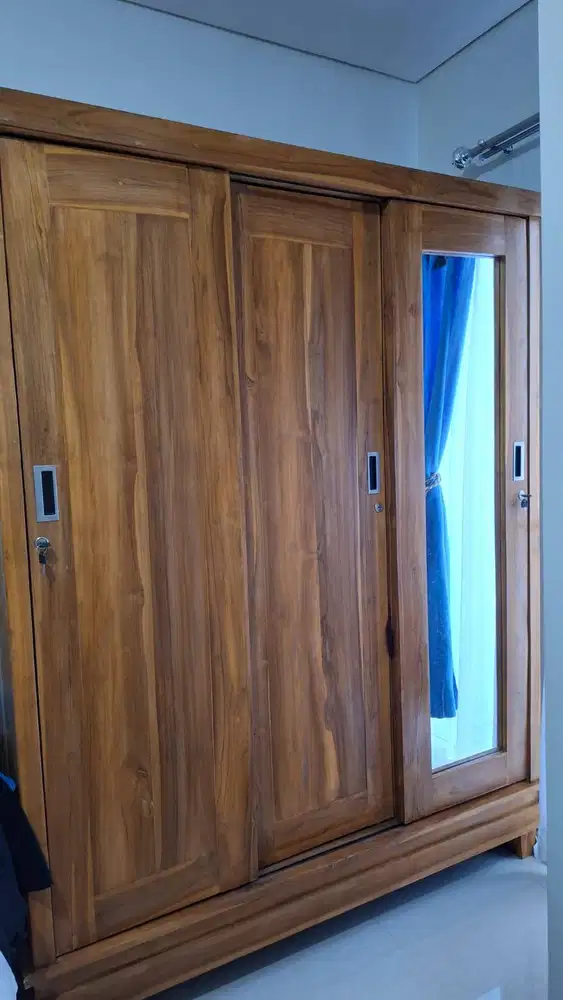 Lemari pakaian kayu jati murah,  minimalis 3 pintu, pintu geser