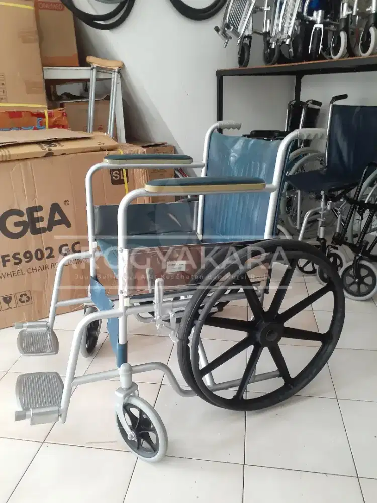 Kursi roda standart bekas