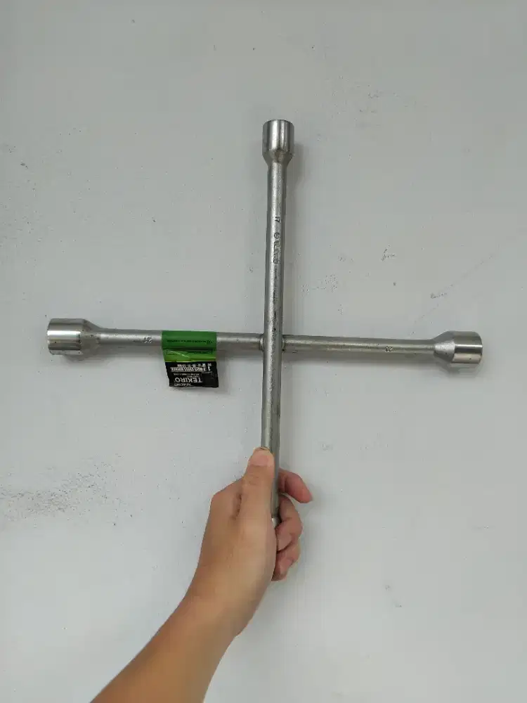 Kunci Roda Silang Tekiro