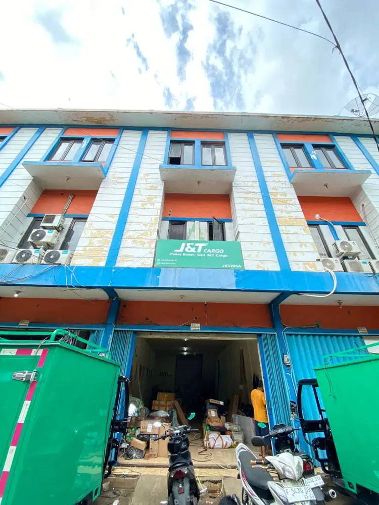 DIBUTUHKAN KURIR MOTORIS DAN MOBIL BERPENGALAMAN