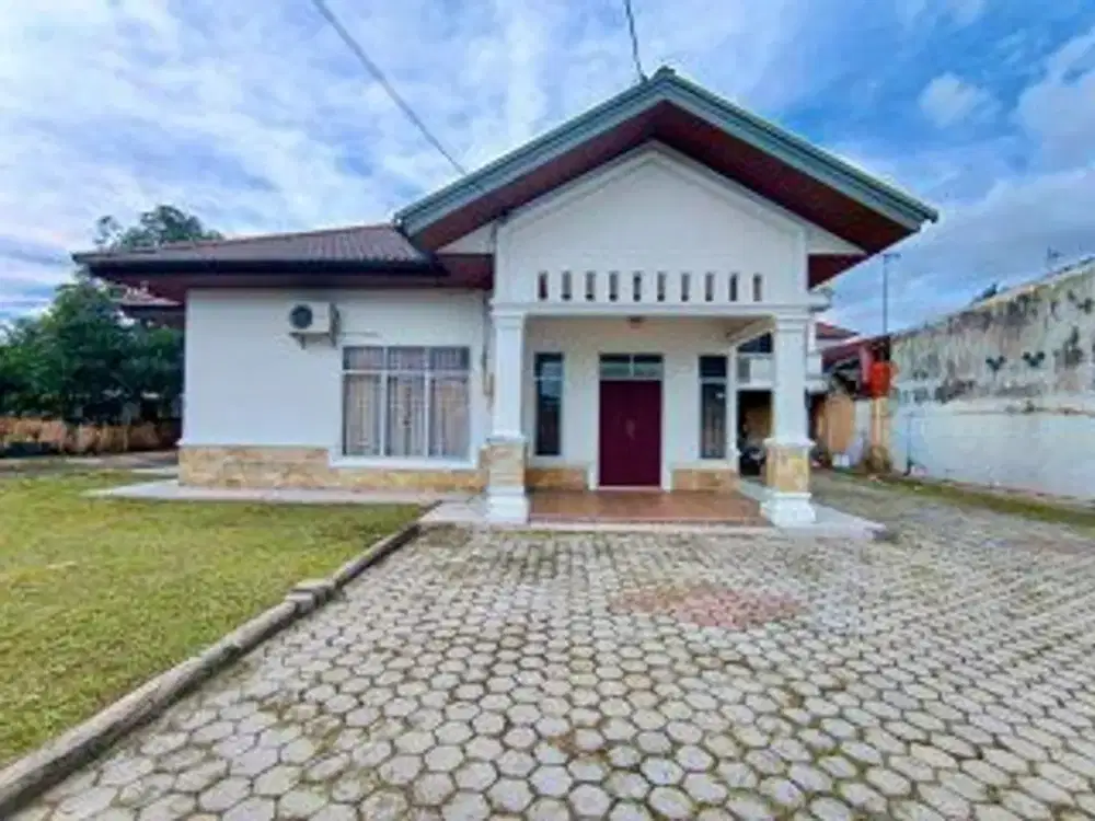Rumah bulatan tengah kota dengan tanah cukup luas dan harga dibawh harga pasaran Jl. Sukajaya Pekanbaru