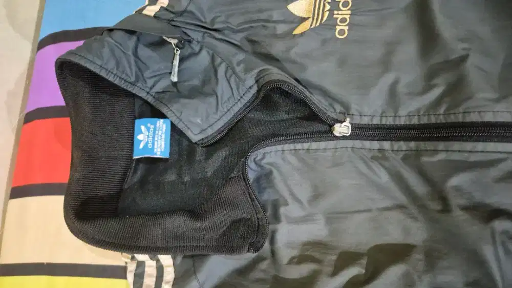 jaket parasut adidas size M (P 66 L 54)