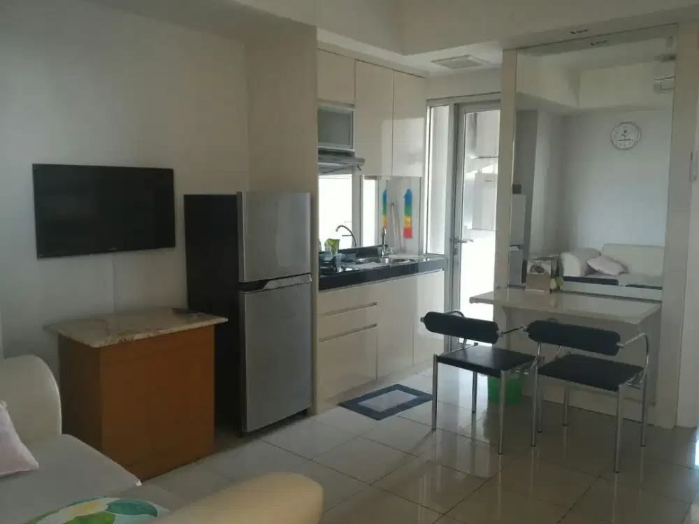 disewa apartemen green lake sunter,2kamar,furnished,siap huni,luas 42,lantai tengah,view pool