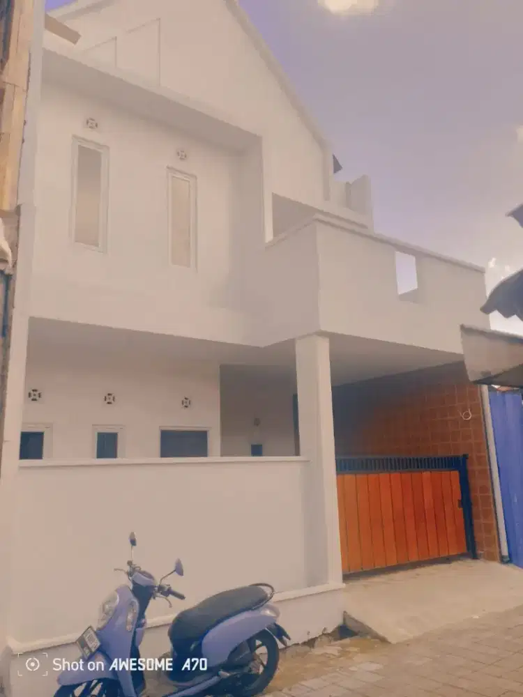 Disewakan rumah baru lantai 2 di Jl Buana Raya dkt Mahendradatta Bali