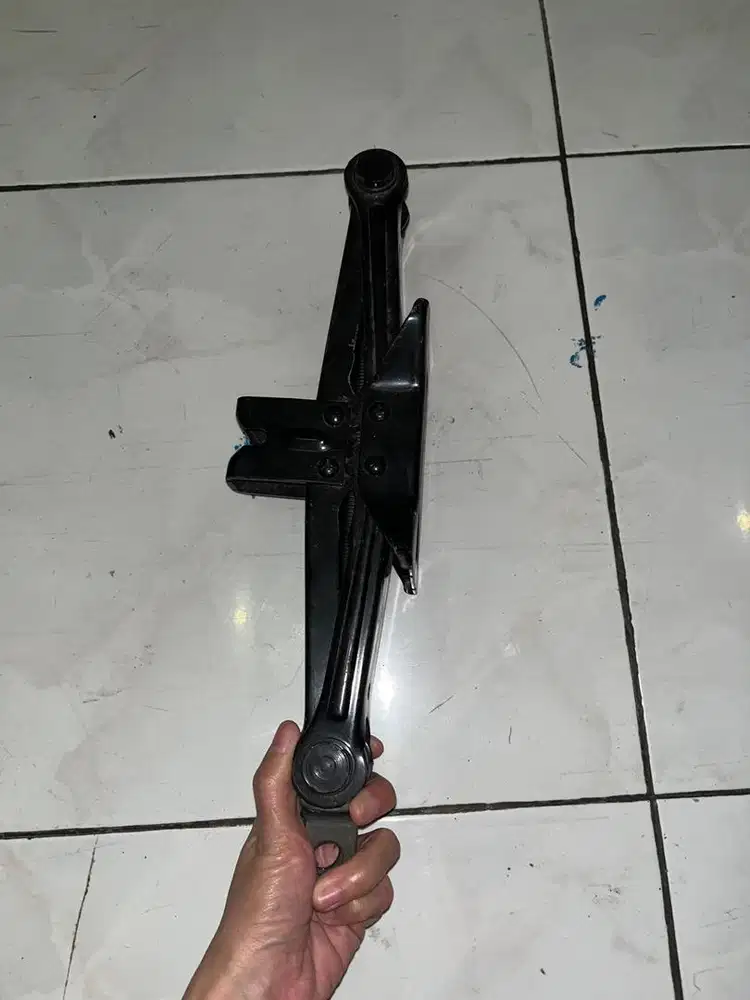 Dongkrak Original Bawaan Mobil Jepang Kokoh Bakoh