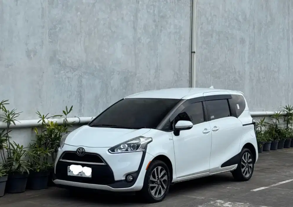 Sienta G otomatic 2017 / 2016 putih  istw