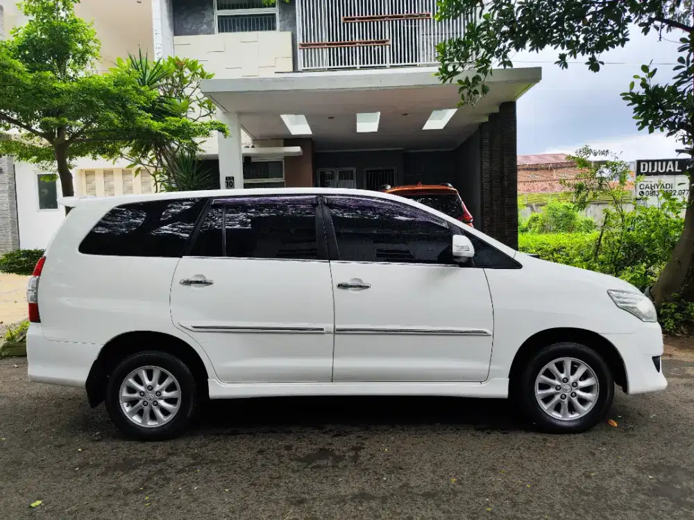 Kijang Innova Diesel V AT 2012