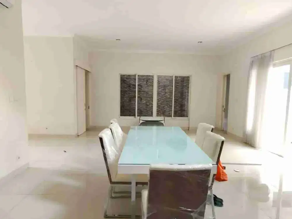 Sewa Rumah besar Modern The Springs Cluster Goldfinch Gading Serpong