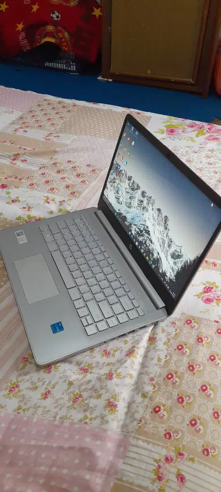 Laptop HP 14s-dq2614tu Core i3 8/512