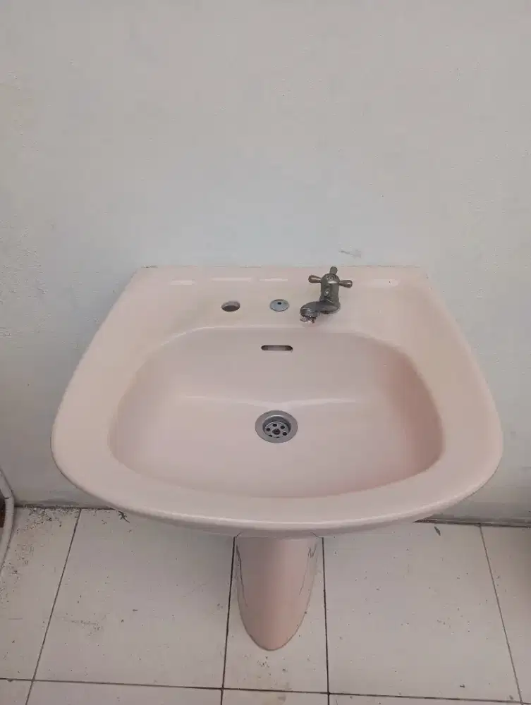 Wastafel Toto Dengan Kaki