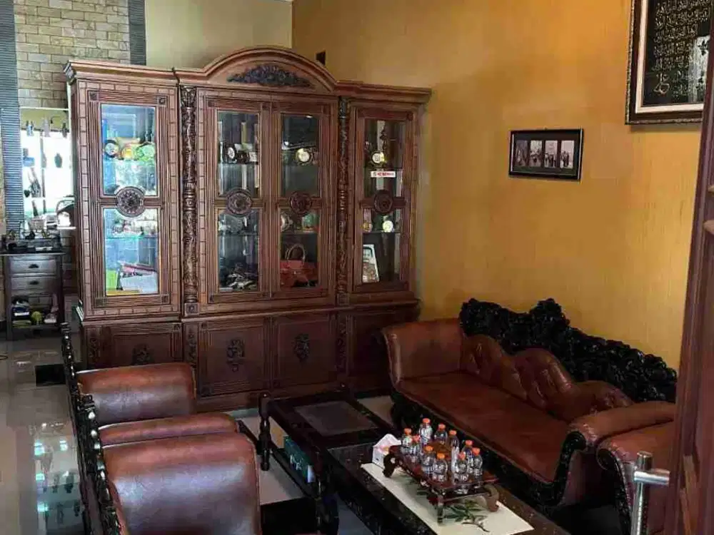 Rumah Bangunan Bagus Siap Huni Semi Furnished Ditengah Kota