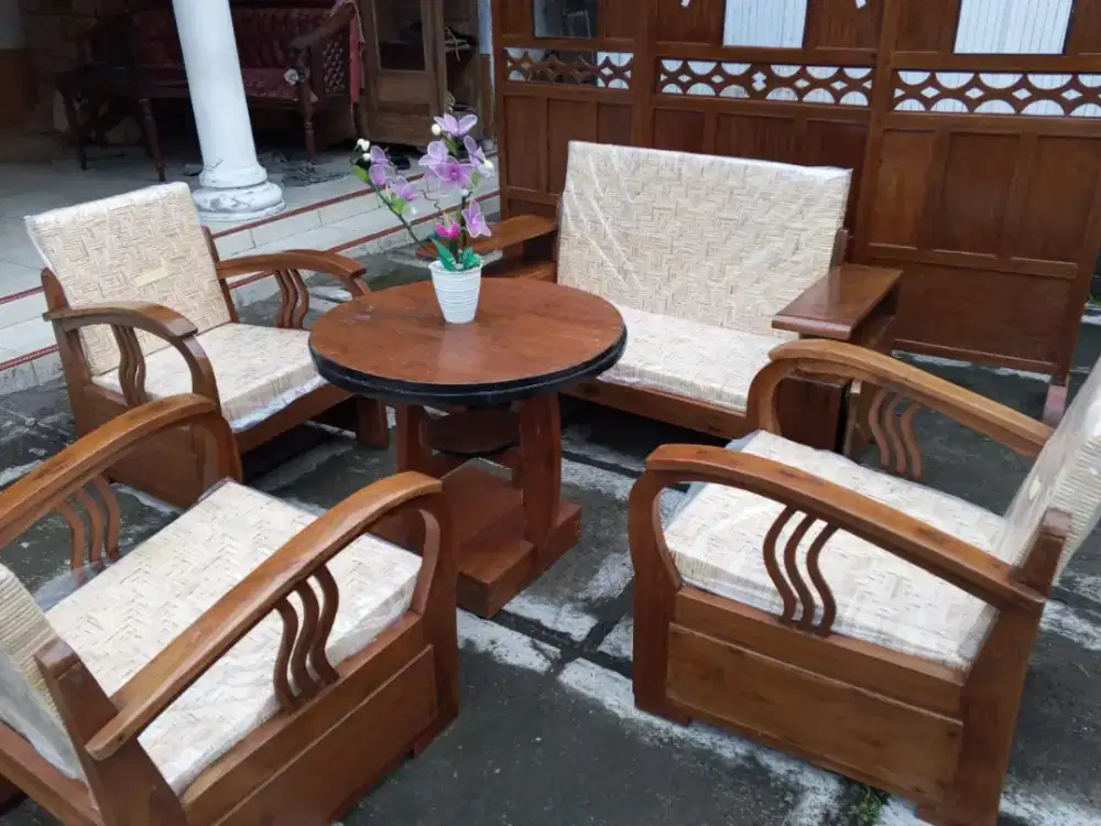 Kursi sedan lawasan jati