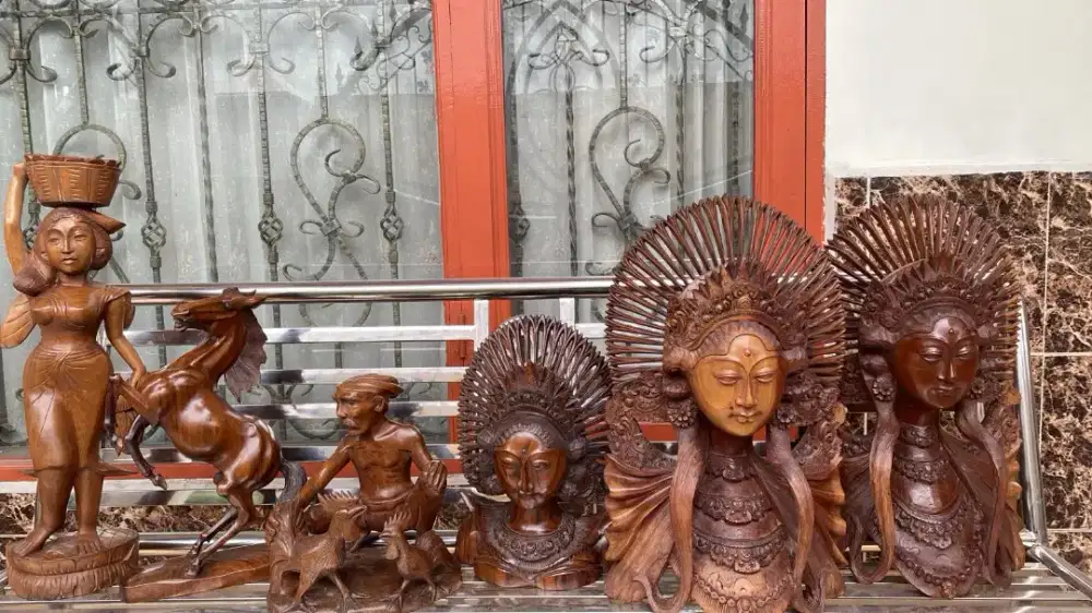 dijual handy craft ,patung kayu eboni halus sesuai serat kayunya .