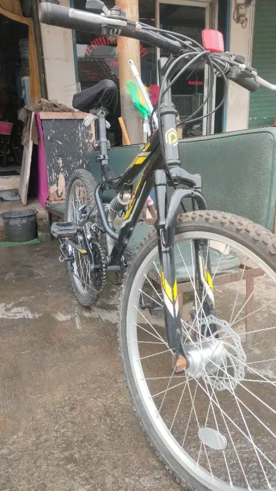Sepeda MTB/gunung r 24 merk Poligon cat Ori 3x6 speed normal 500rb ya