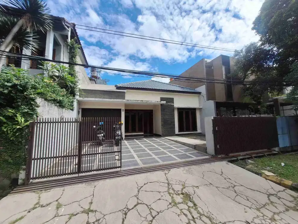 Disewakan Rumah Cocok Untuk Kantor atau Rumah Tinggal Di Kompleks Batununggal