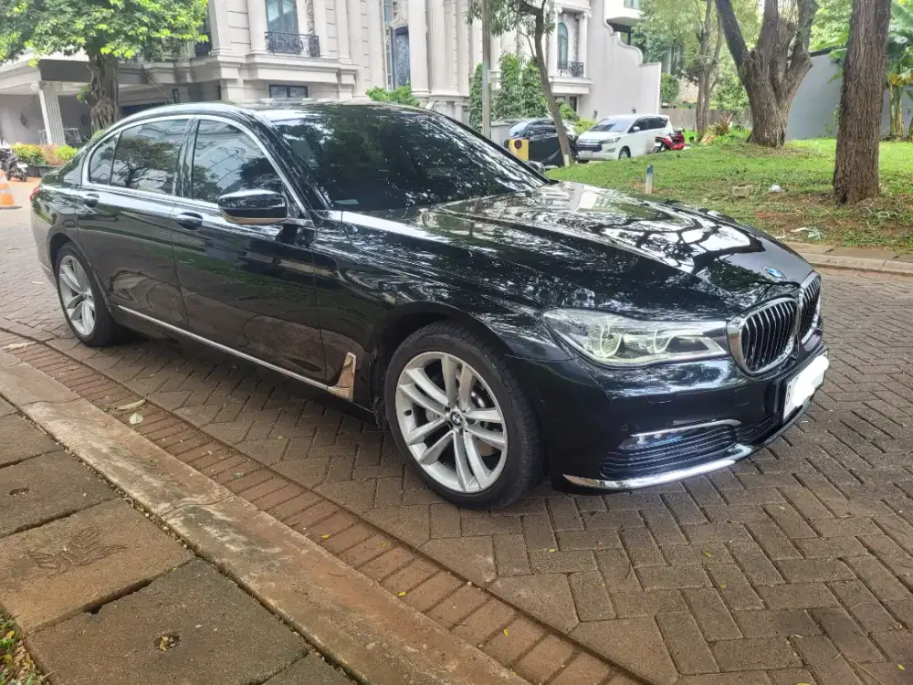 BMW 730li , KM 19rb thn 2019 hitam met  sangat terawat, 740