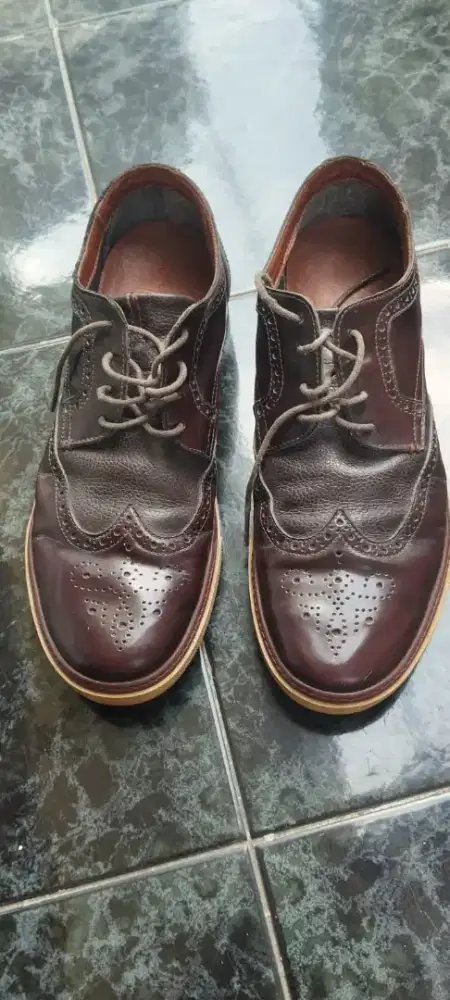 Sepatu Tommy Hilfiger kulit size 43