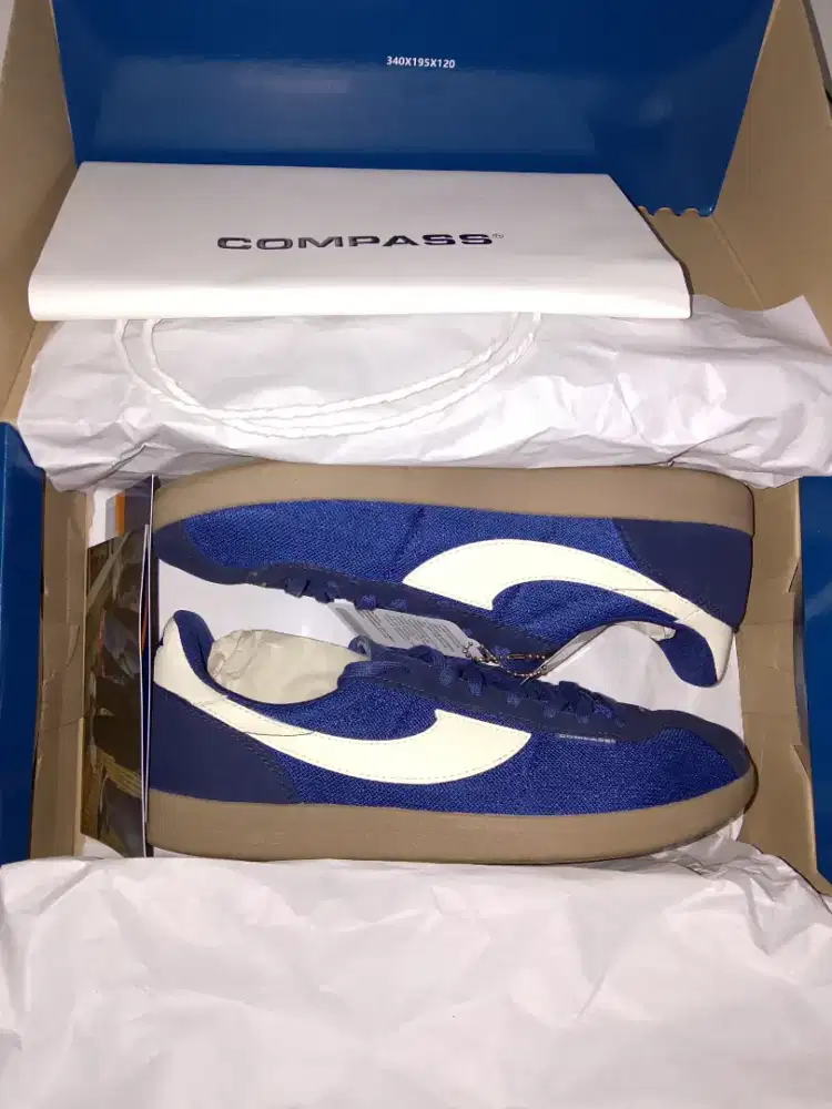 Sepatu compas tribun