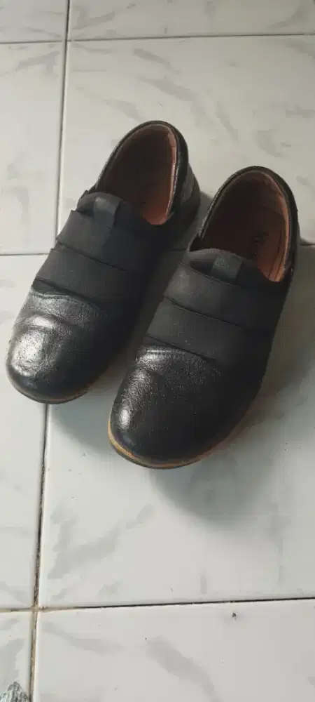 Sepatu Kicker kulit size 42
