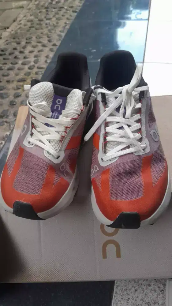 Sepatu on cloudsurfer next indigo flame casual