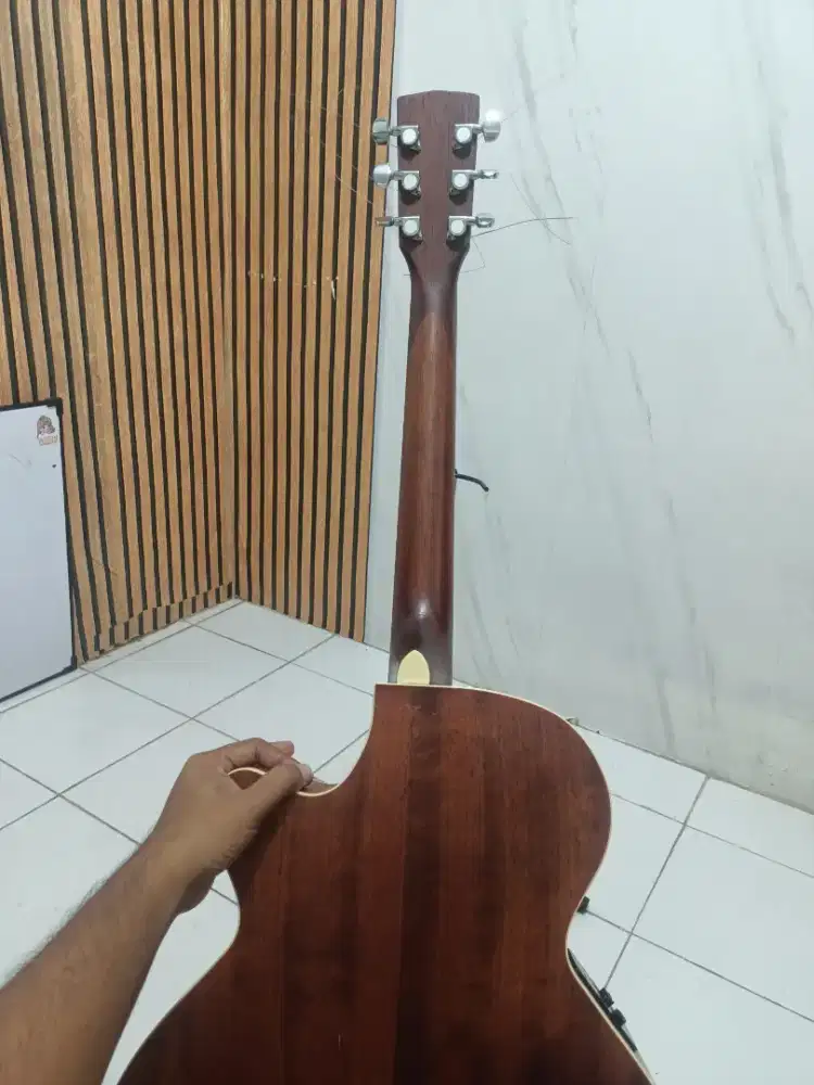 Gitar Akustik elektrik