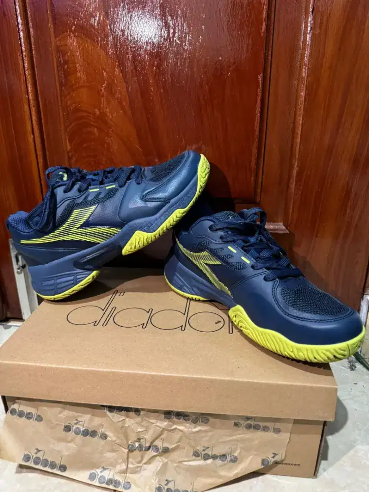 Sepatu Diadora size 39