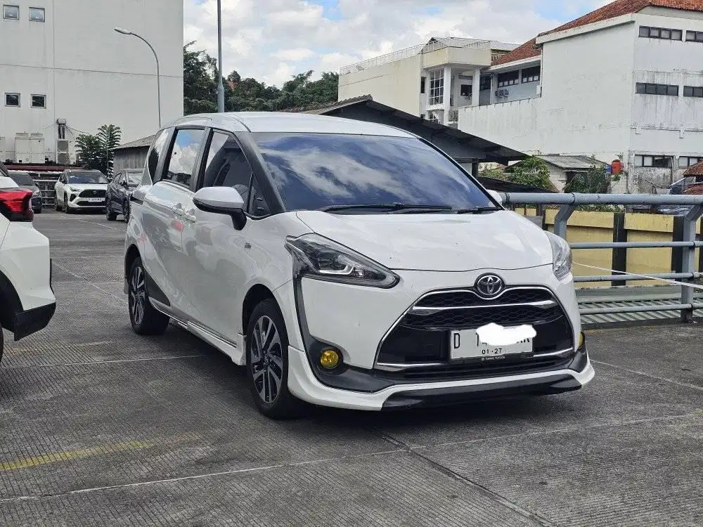 Toyota sienta Q 2017 tinggal gas lancar bossquee
