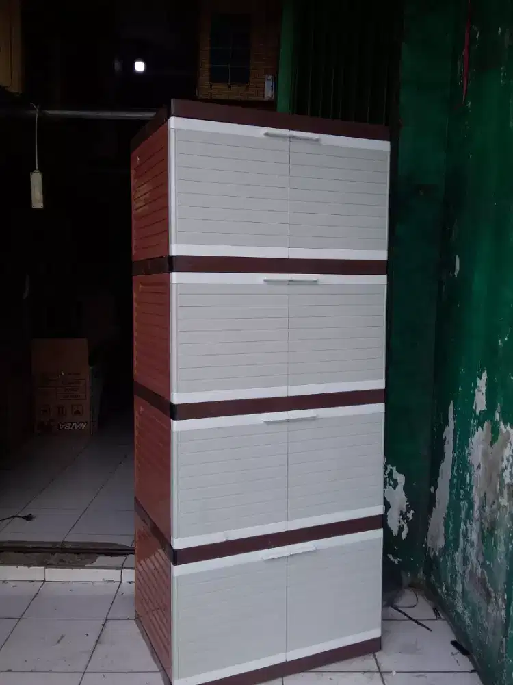 Lemari plastik jumbo club