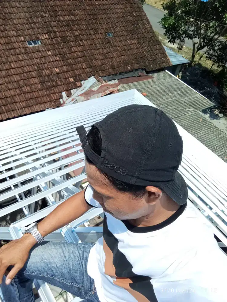 Baja ringan dan partisi terpasang