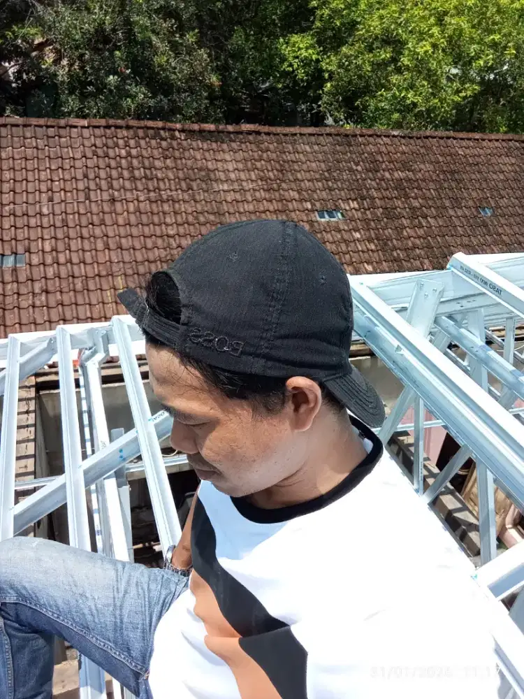 BAJA RINGAN 0,75/75 ATAP GUDANG TERPASANG