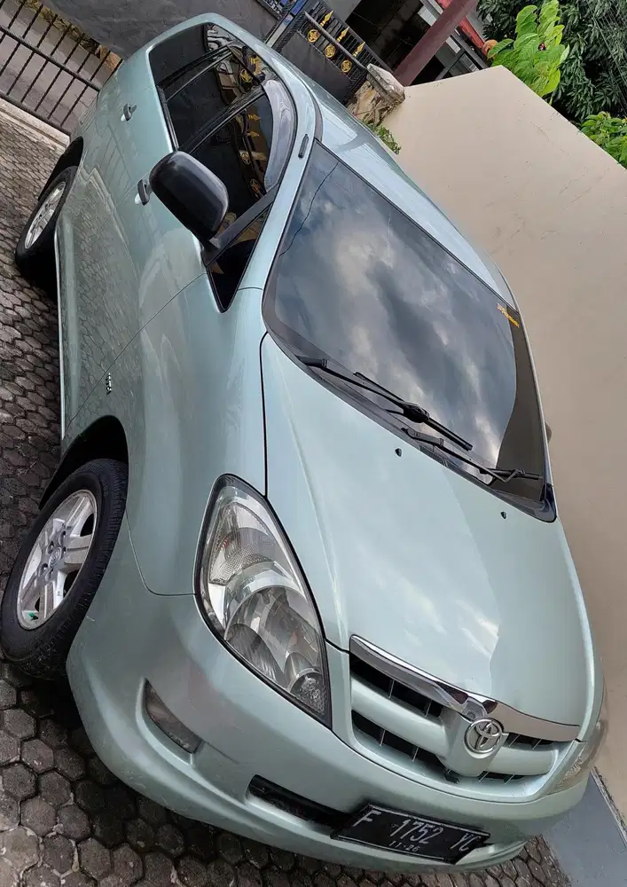Toyota Kijang Innova 2006 Bensin