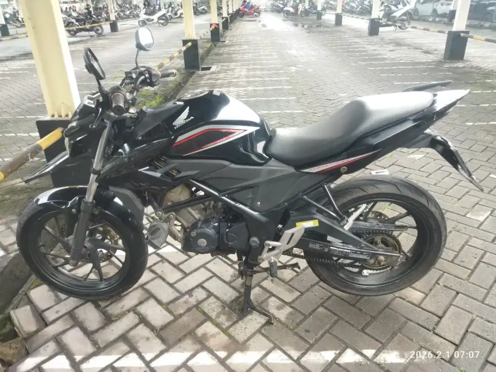 CB150R Hitam tahun 2015