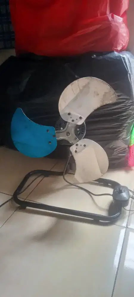 Kipas Angin Besi Normal .Tutupan aj Ga ad