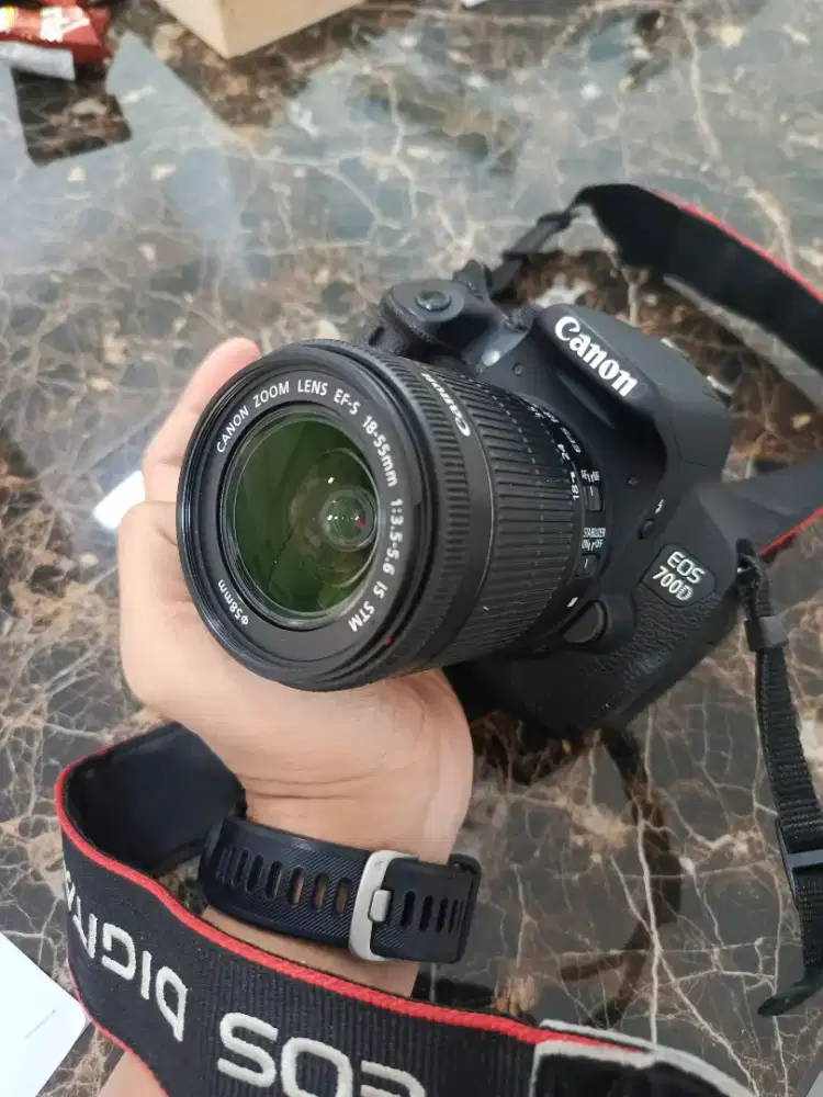 CANON DSLR 700D (No Box)