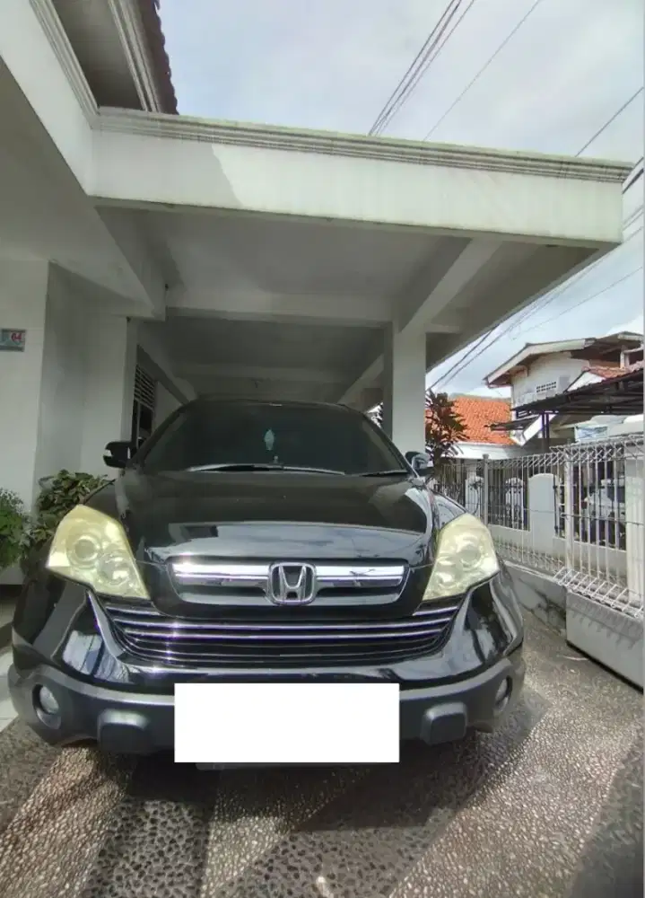 Menjual Honda CR-V tahun 2008 (warna hitam)