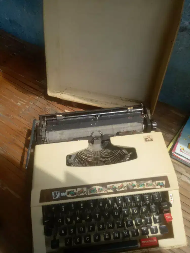 MESIN KETIK BEKAS