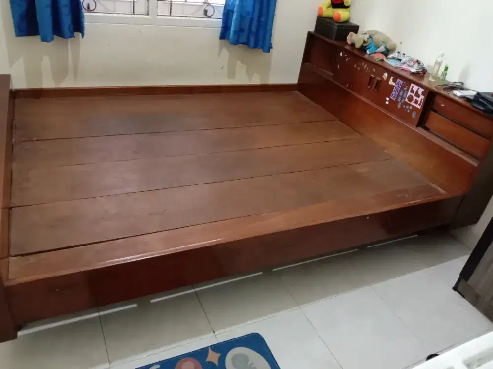 Ranjang Tidur Kayu Jati Lama