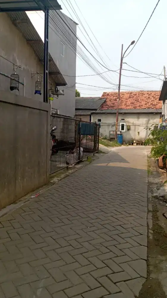 Kontrakan daerah komplek kehutanan di belakang villa meruya