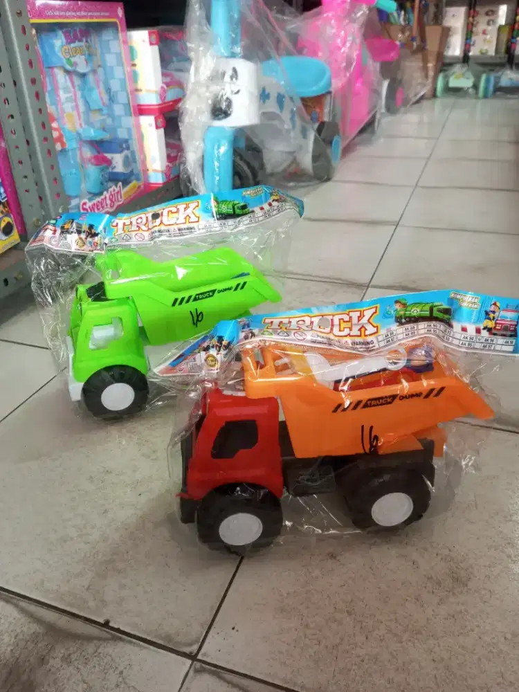Mainan anak truk dump sekop