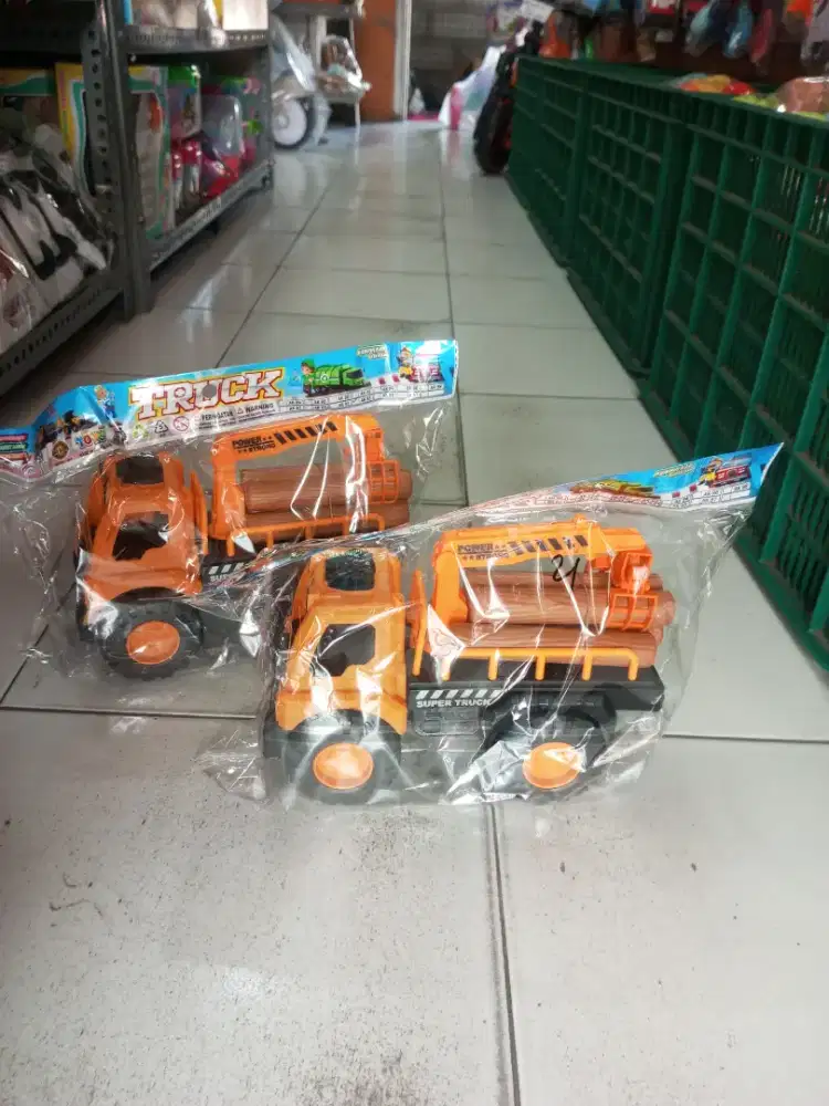 Mainan anak truk kayu