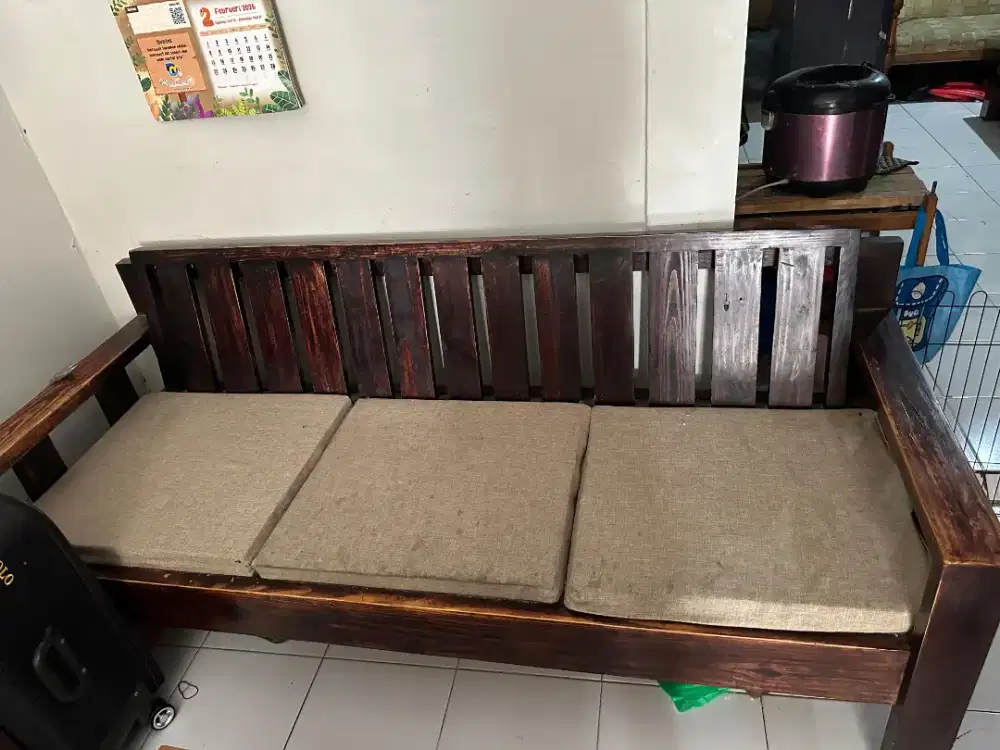 Kursi Tamu Kayu Pinus