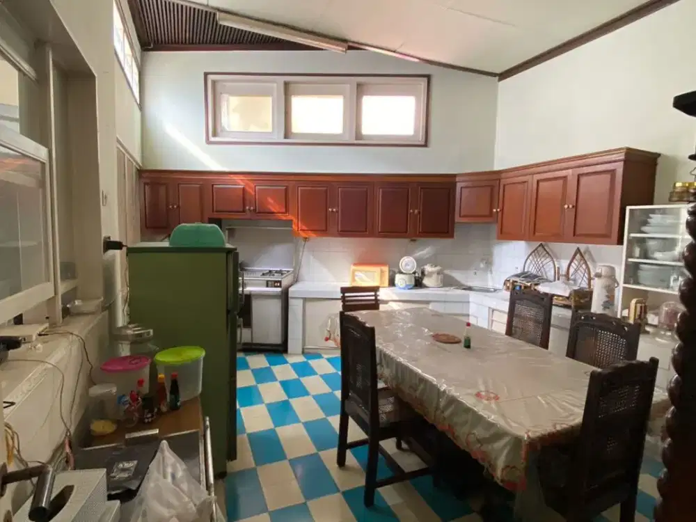 Jual Rumah Luas di pusat kota Bandung Harga Nego Cihapit Sayap Riau